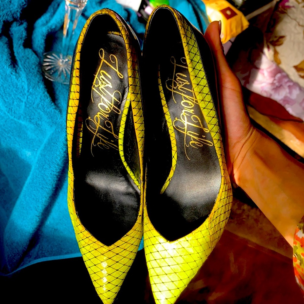 Sexy yellow & black snake heels